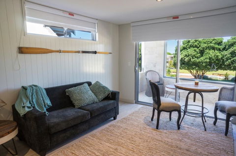 The Urban Beach House - Accommodation Gladstone 22