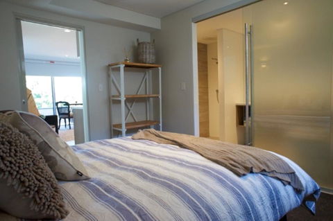 The Urban Beach House - Accommodation Gladstone 12
