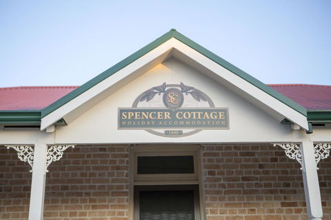 Spencer Cottage - Accommodation Gladstone 0
