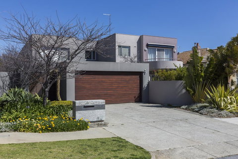 Cottesloe Beach House II - Accommodation Gladstone 28