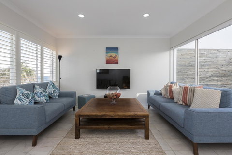 Cottesloe Beach House II - Accommodation Gladstone 4