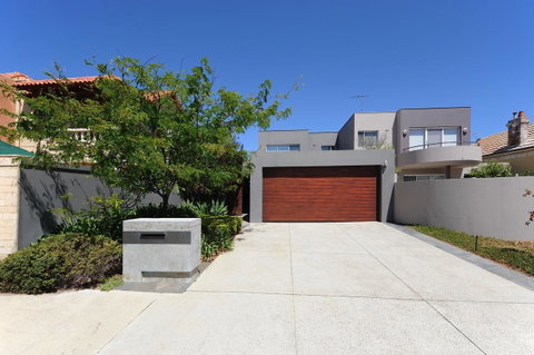 Cottesloe Beach House II - Accommodation Gladstone 22