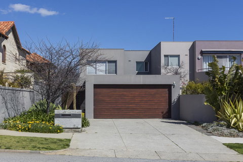Cottesloe Beach House II - Accommodation Gladstone 26