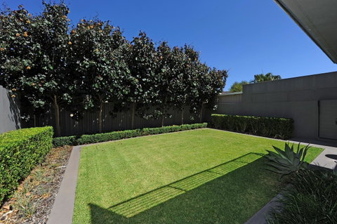 Cottesloe Beach House II - Accommodation Gladstone 24