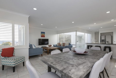 Cottesloe Beach House II - Accommodation Gladstone 1