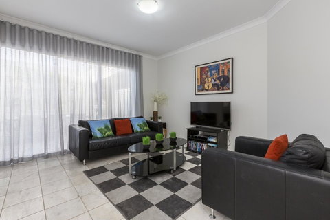 Cottesloe Beach House II - Accommodation Gladstone 7