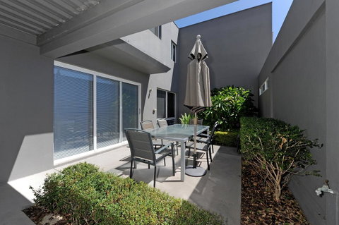 Cottesloe Beach House II - Accommodation Gladstone 21