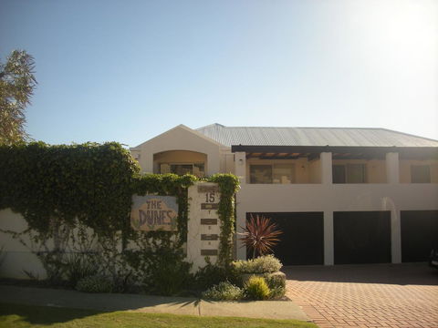 Dunes Scarborough Beach - Accommodation Gladstone 0