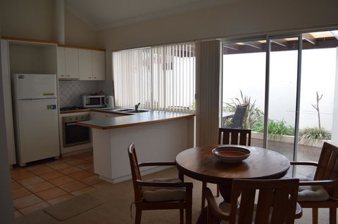 Dunes Scarborough Beach - Accommodation Gladstone 7