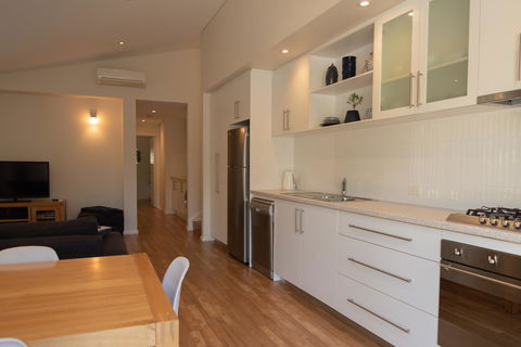 Cape Villas Dunsborough Unit 2 - Accommodation Gladstone 3