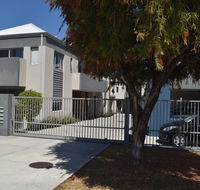 Central Executive Townhouse - Accommodation Gladstone