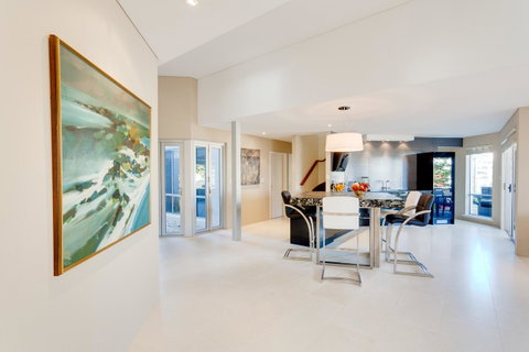 Cottesloe Contemporary Villa - Accommodation Gladstone 5