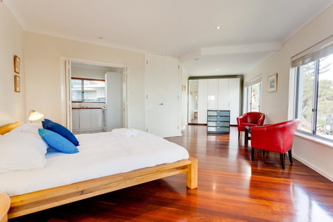 Cottesloe Contemporary Villa - Accommodation Gladstone 4