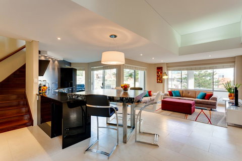 Cottesloe Contemporary Villa - Accommodation Gladstone 9