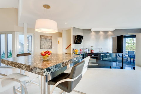 Cottesloe Contemporary Villa - Accommodation Gladstone 3
