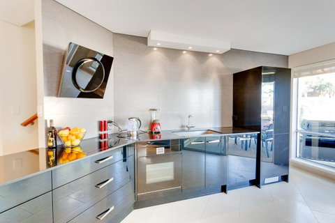 Cottesloe Contemporary Villa - Accommodation Gladstone 12