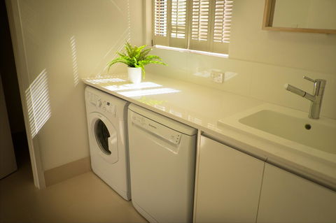 Cottesloe Artist's Beach Retreat - Accommodation Gladstone 33