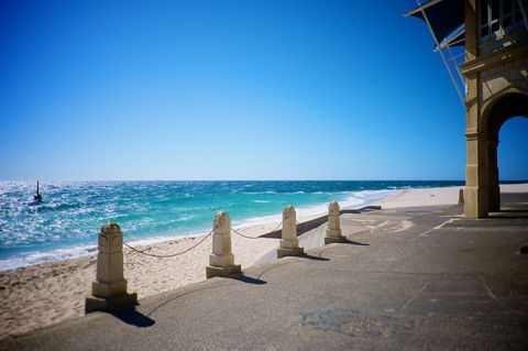 Cottesloe Artist's Beach Retreat - Accommodation Gladstone 6