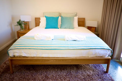 Cottesloe Artist's Beach Retreat - Accommodation Gladstone 9