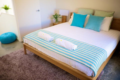 Cottesloe Artist's Beach Retreat - Accommodation Gladstone 13