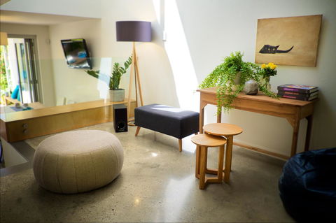 Cottesloe Artist's Beach Retreat - Accommodation Gladstone 17
