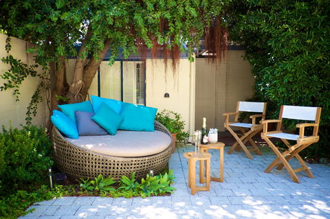 Cottesloe Artist's Beach Retreat - Accommodation Gladstone 1