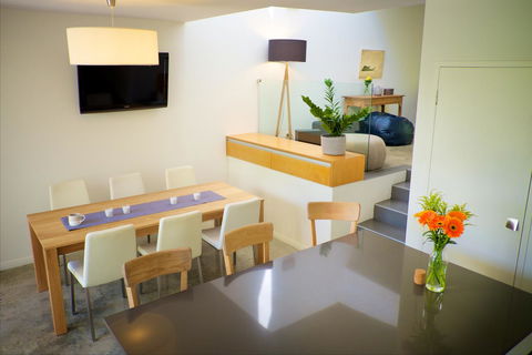 Cottesloe Artist's Beach Retreat - Accommodation Gladstone 12