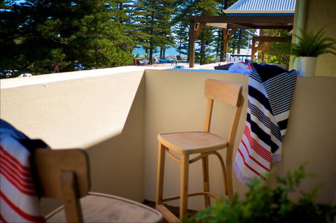 Cottesloe Artist's Beach Retreat - Accommodation Gladstone 14