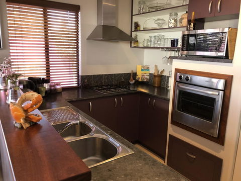 BeachHideaway@Scarborough - Accommodation Gladstone 23
