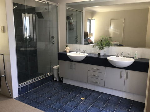 BeachHideaway@Scarborough - Accommodation Gladstone 6