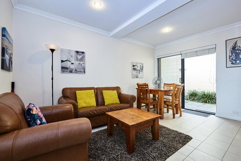 Fremantle Townhouse U/5 - Accommodation Gladstone 3
