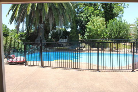 Jacaranda Hideaway Bed & Breakfast - Accommodation Gladstone 9