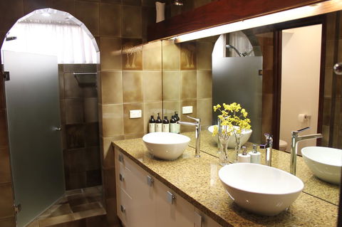 Jacaranda Hideaway Bed & Breakfast - Accommodation Gladstone 7