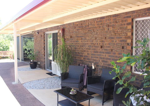 Jacaranda Hideaway Bed & Breakfast - Accommodation Gladstone 12