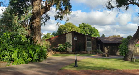 Jacaranda Hideaway Bed & Breakfast - Accommodation Gladstone 16