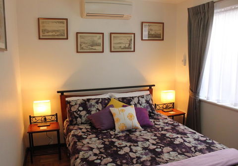 Jacaranda Hideaway Bed & Breakfast - Accommodation Gladstone 2