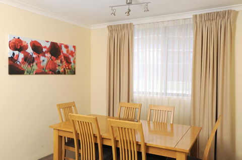 Lodestar Waterside Apartments - Accommodation Gladstone 32