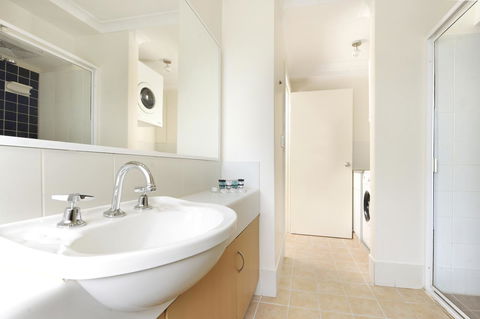 Lodestar Waterside Apartments - Accommodation Gladstone 34