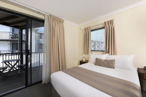 Lodestar Waterside Apartments - Accommodation Gladstone 43