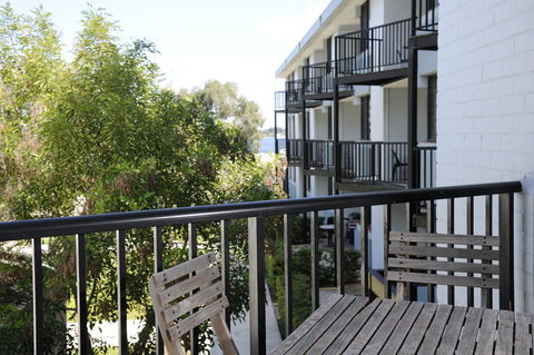 Lodestar Waterside Apartments - Accommodation Gladstone 36