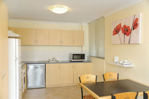 Lodestar Waterside Apartments - Accommodation Gladstone 9