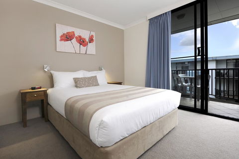 Lodestar Waterside Apartments - Accommodation Gladstone 6