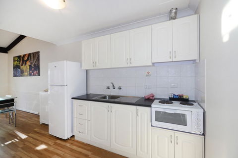 Seashore Memories - Sleeps 3 - Accommodation Gladstone 8