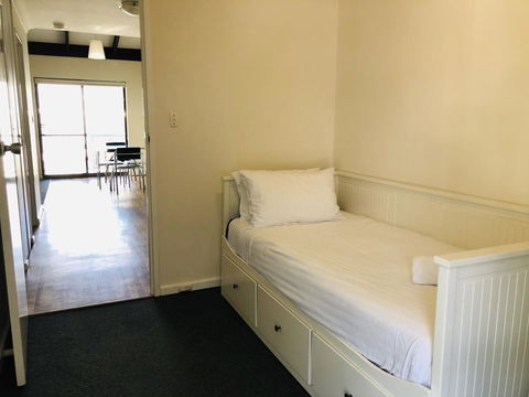 Seashore Memories - Sleeps 3 - Accommodation Gladstone 5