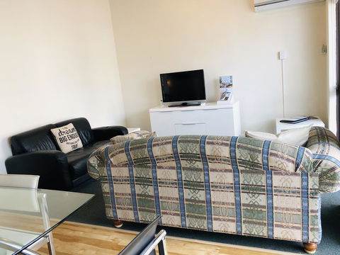 Seashore Memories - Sleeps 3 - Accommodation Gladstone 4