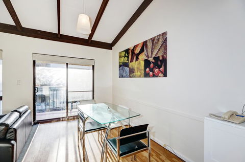 Seashore Memories - Sleeps 3 - Accommodation Gladstone 9