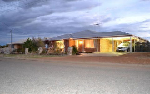 Beach Place @ Leeman - Accommodation Gladstone 0