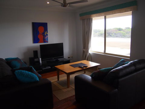 Beach Place @ Leeman - Accommodation Gladstone 8