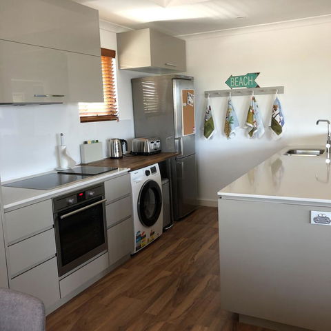 Mullaloo Beachfront Retreat - Accommodation Gladstone 5