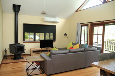 Riverglen Chalets - Accommodation Gladstone 12